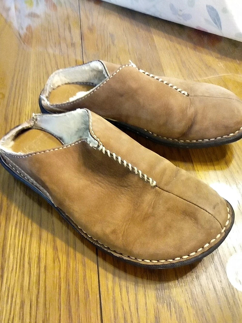 UGG Ascot Brown Slippers US 8